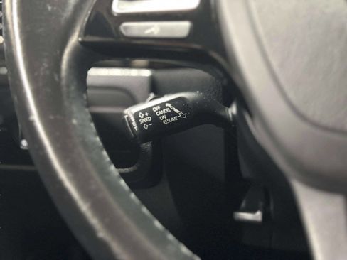 Used 2016 Volkswagen Touareg VR6 image 38