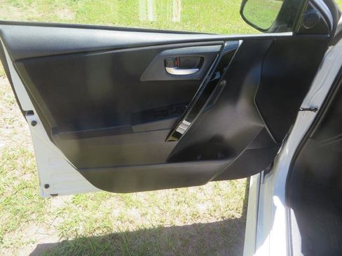 Used 2017 Toyota Corolla iM FWD image 10