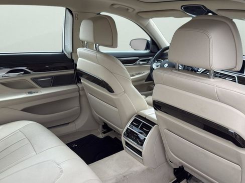 Used 2019 BMW 740i w/ Executive Package image 29