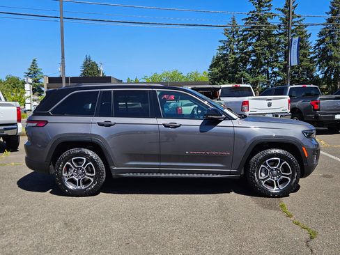 Used 2022 Jeep Grand Cherokee Trailhawk w/ Luxury Tech Group III AWD/4WD image 6