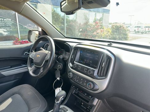 Used 2022 Chevrolet Colorado LT w/ Fleet Safety Package RWD image 11