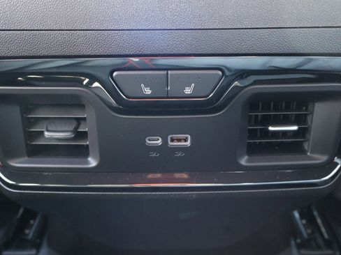 Certified 2025 Chevrolet Silverado 2500 ZR2 w/ Technology Package image 32