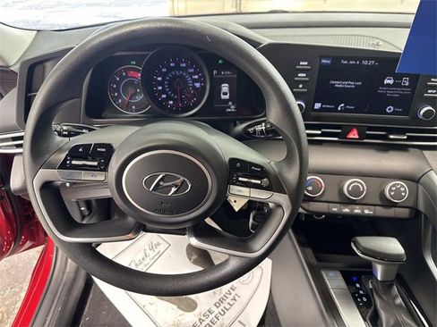 Certified 2023 Hyundai Elantra SE w/ Cargo Package image 6