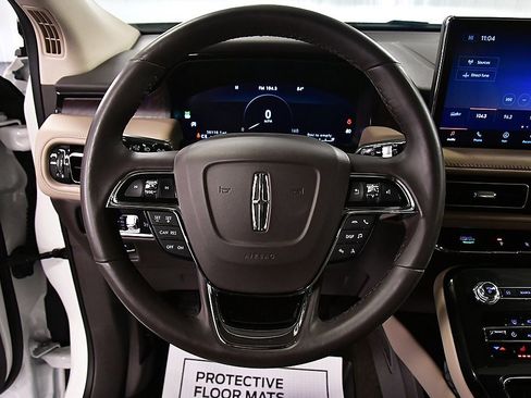 Used 2022 Lincoln Nautilus Reserve image 17