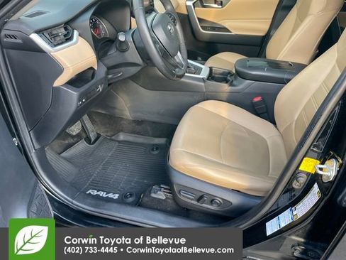 Used 2019 Toyota RAV4 XLE Premium image 9