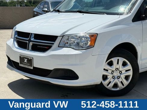 Used 2019 Dodge Grand Caravan SE FWD image 2