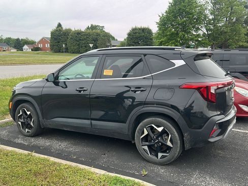 Used 2024 Kia Seltos EX AWD/4WD image 3