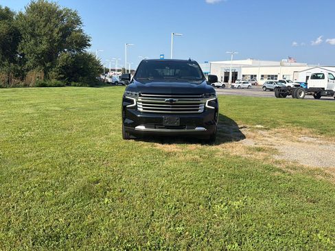 Used 2021 Chevrolet Tahoe High Country w/ Premium Package AWD/4WD image 3