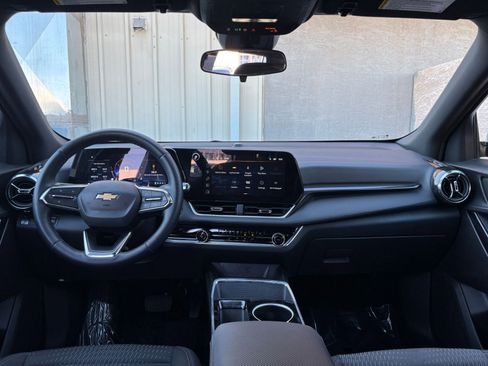 Used 2025 Chevrolet Equinox LT image 34