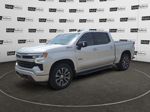 Used 2022 Chevrolet Silverado 1500 RST AWD/4WD image 2