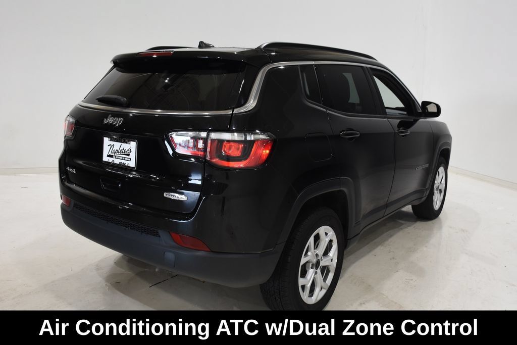 Used 2025 Jeep Compass Latitude w/ Sun & Sound Group AWD/4WD image 5