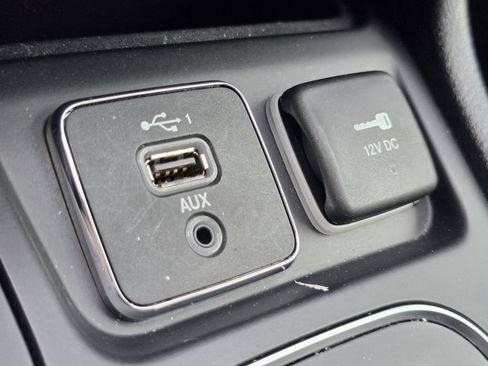 Used 2019 Jeep Cherokee Latitude Plus w/ Comfort/Convenience Group FWD image 27
