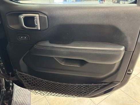 Used 2020 Jeep Wrangler Unlimited Sahara AWD/4WD image 13