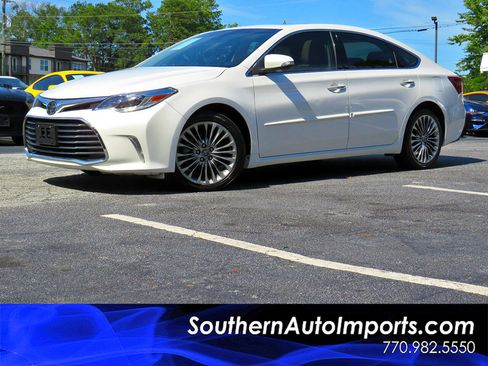 Used 2017 Toyota Avalon Limited image 1