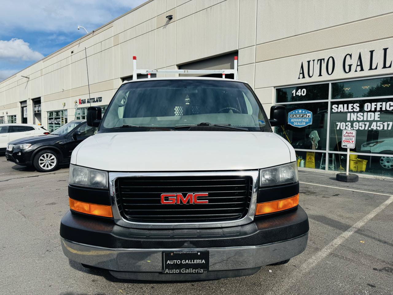 Used 2009 GMC Savana 2500 w/ Chrome Appearance Package RWD image 3