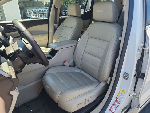 Certified 2019 GMC Acadia Denali w/ Technology Package FWD image 20