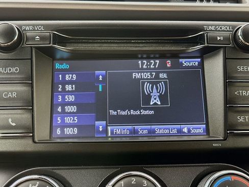 Used 2017 Toyota RAV4 LE AWD/4WD image 17