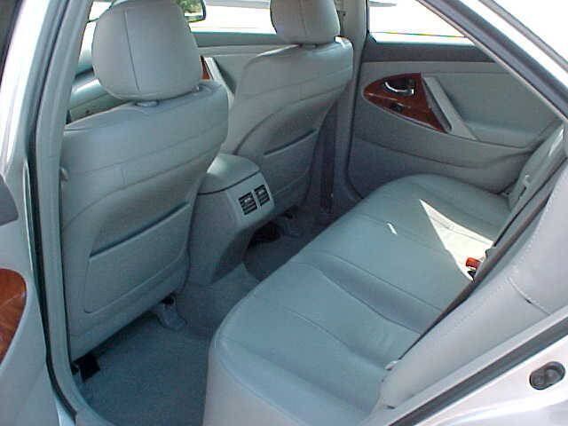 Used 2011 Toyota Camry XLE w/ SE/XLE Extra-Value Pkg FWD image 14