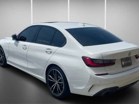 Used 2022 BMW 330i Sedan w/ M Sport Package RWD image 9