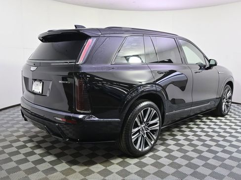 Certified 2026 Cadillac Vistiq Premium Luxury w/ LPO, Floor Liner Package AWD/4WD image 7