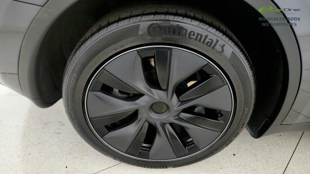 Used 2025 Tesla Model Y Long Range RWD image 81