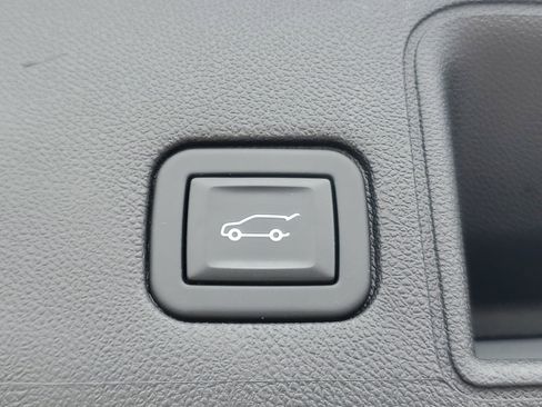 Used 2023 GMC Terrain SLT w/ Elevation Edition FWD image 9