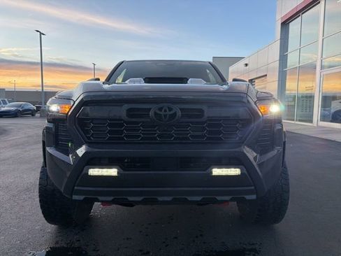 Used 2025 Toyota Tacoma TRD Sport w/ TRD Sport Premium Package image 2