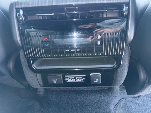 Used 2024 Jeep Wagoneer Series II w/ Flexible Seating Group image 19