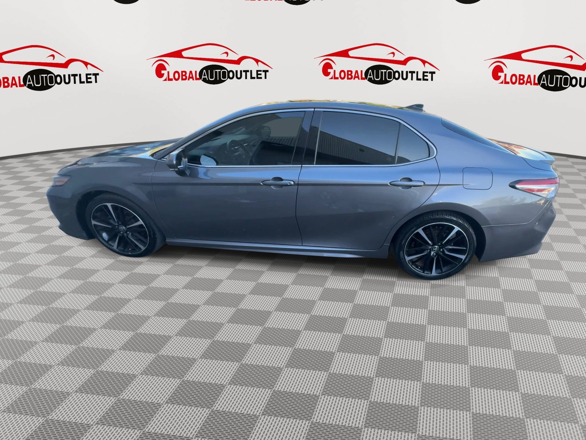 Used 2020 Toyota Camry XSE FWD image 5