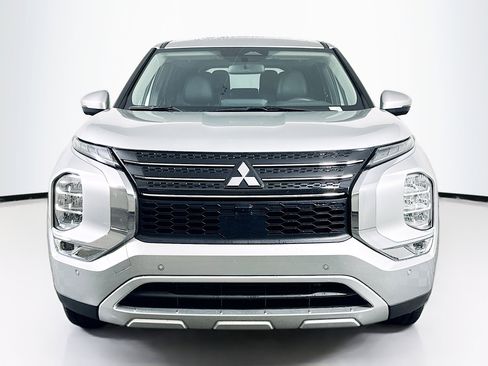 Used 2024 Mitsubishi Outlander SE Black Edition image 2