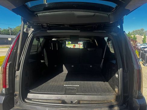 Used 2016 Cadillac Escalade ESV Platinum AWD/4WD image 12