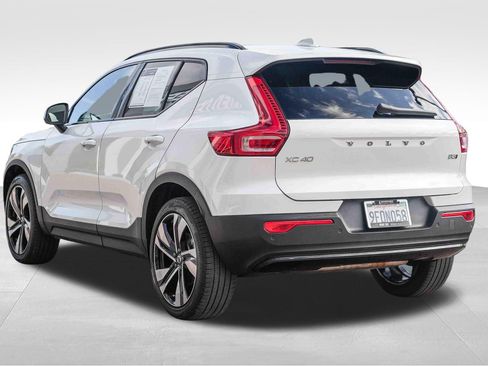 Used 2023 Volvo XC40 B5 Plus AWD/4WD image 7