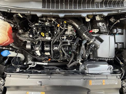 Used 2019 Ford Edge SE image 9