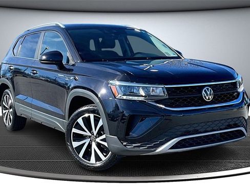 Used 2024 Volkswagen Taos SE image 3