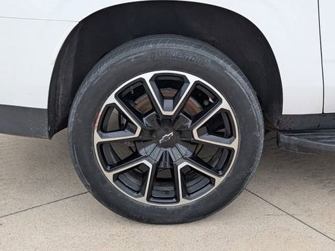 Used 2024 Chevrolet Suburban RST RWD image 3