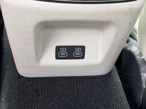 Used 2025 Genesis G70 2.5T image 23