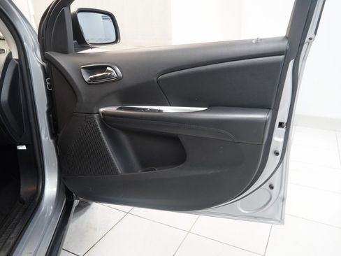 Used 2018 Dodge Journey SE image 29