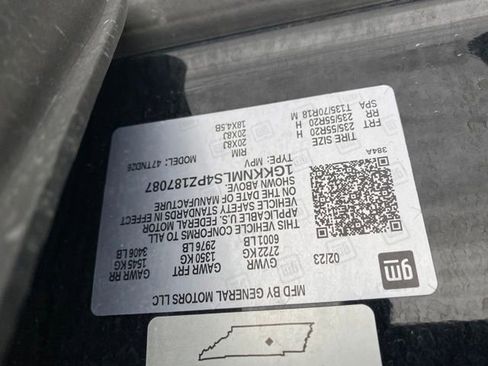 Used 2023 GMC Acadia SLT w/ Elevation Edition image 27