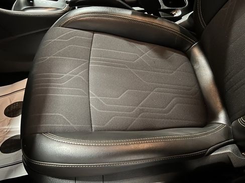 Used 2020 Chevrolet Trax LT w/ LT Convenience Package image 15