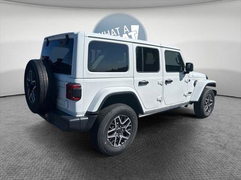 Certified 2025 Jeep Wrangler Unlimited Sahara AWD/4WD image 3