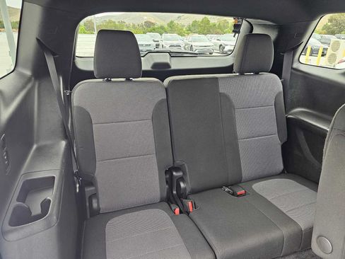 Used 2023 Chevrolet Traverse LT FWD image 13