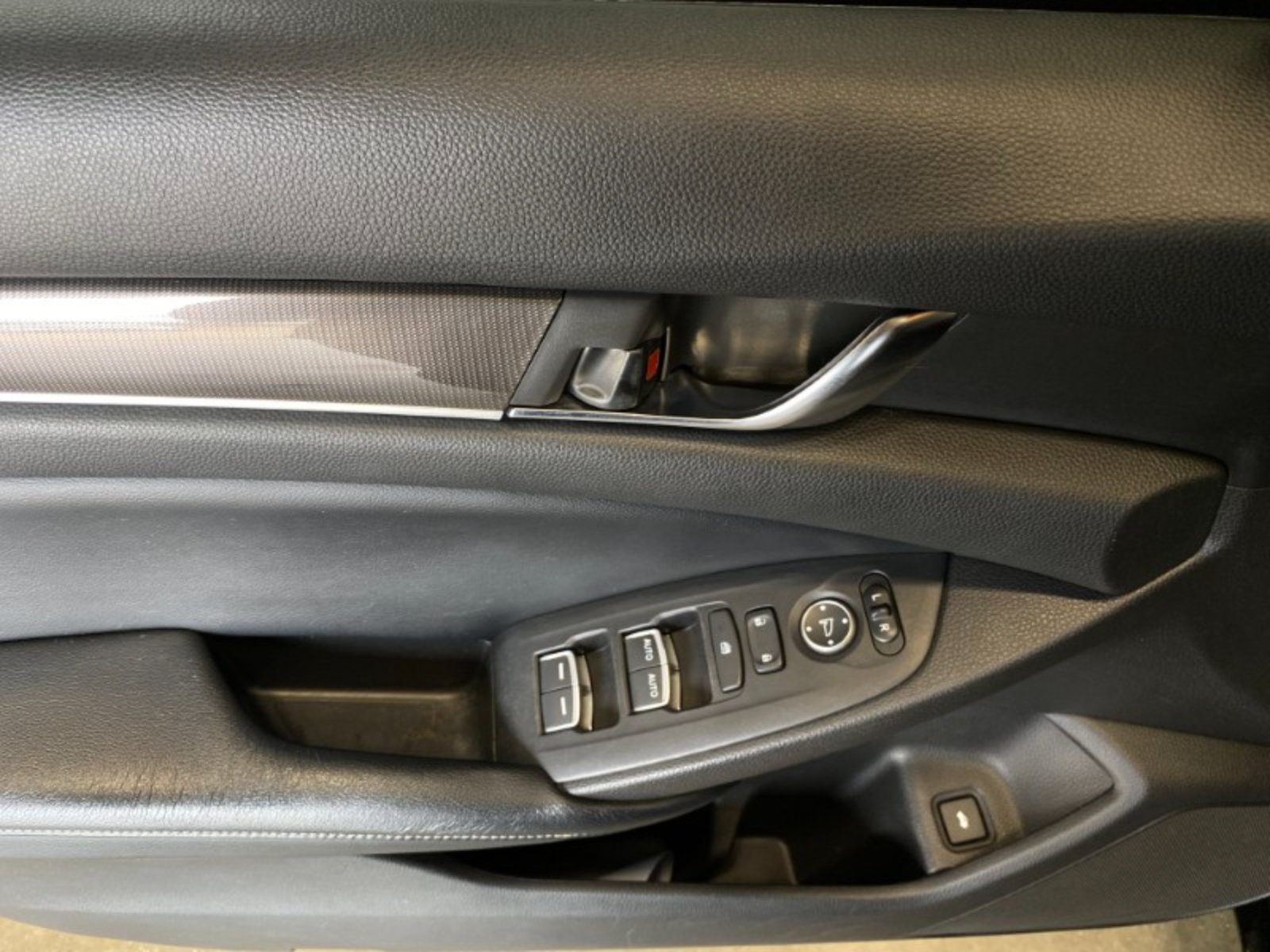 Used 2018 Honda Accord Sport image 28