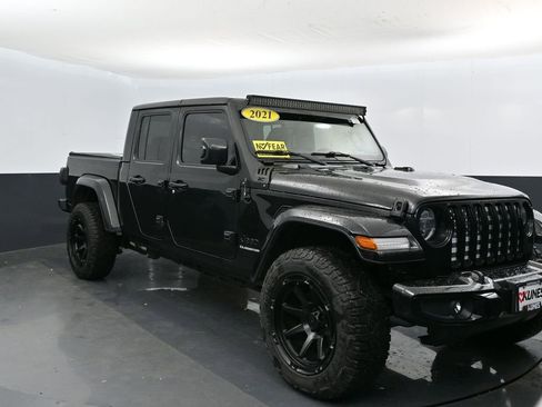 Used 2021 Jeep Gladiator Overland image 5