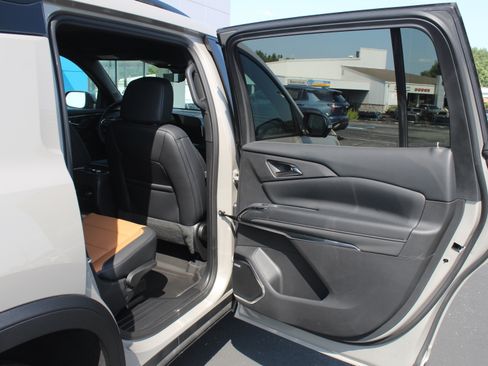 New 2027 Chevrolet Traverse Z71 w/ Enhanced Driving Package AWD/4WD image 22
