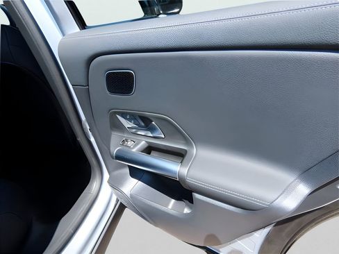 Certified 2025 Mercedes-Benz GLA 250 4MATIC image 32