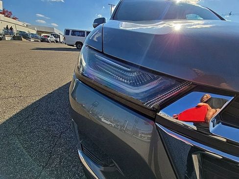 Used 2023 Chevrolet Traverse LT image 40