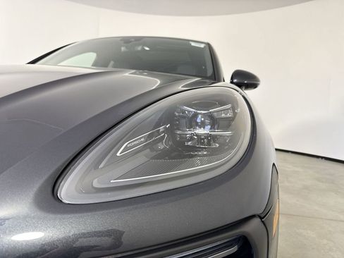Certified 2025 Porsche Macan AWD/4WD image 11
