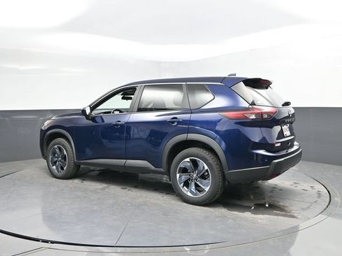 Used 2024 Nissan Rogue SV FWD image 8