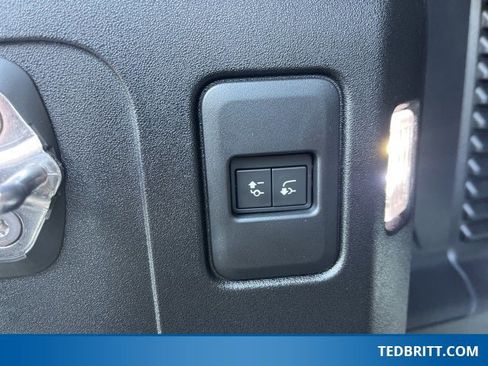 Used 2024 Land Rover Defender 90 V8 image 13