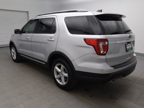 Used 2018 Ford Explorer XLT FWD image 3